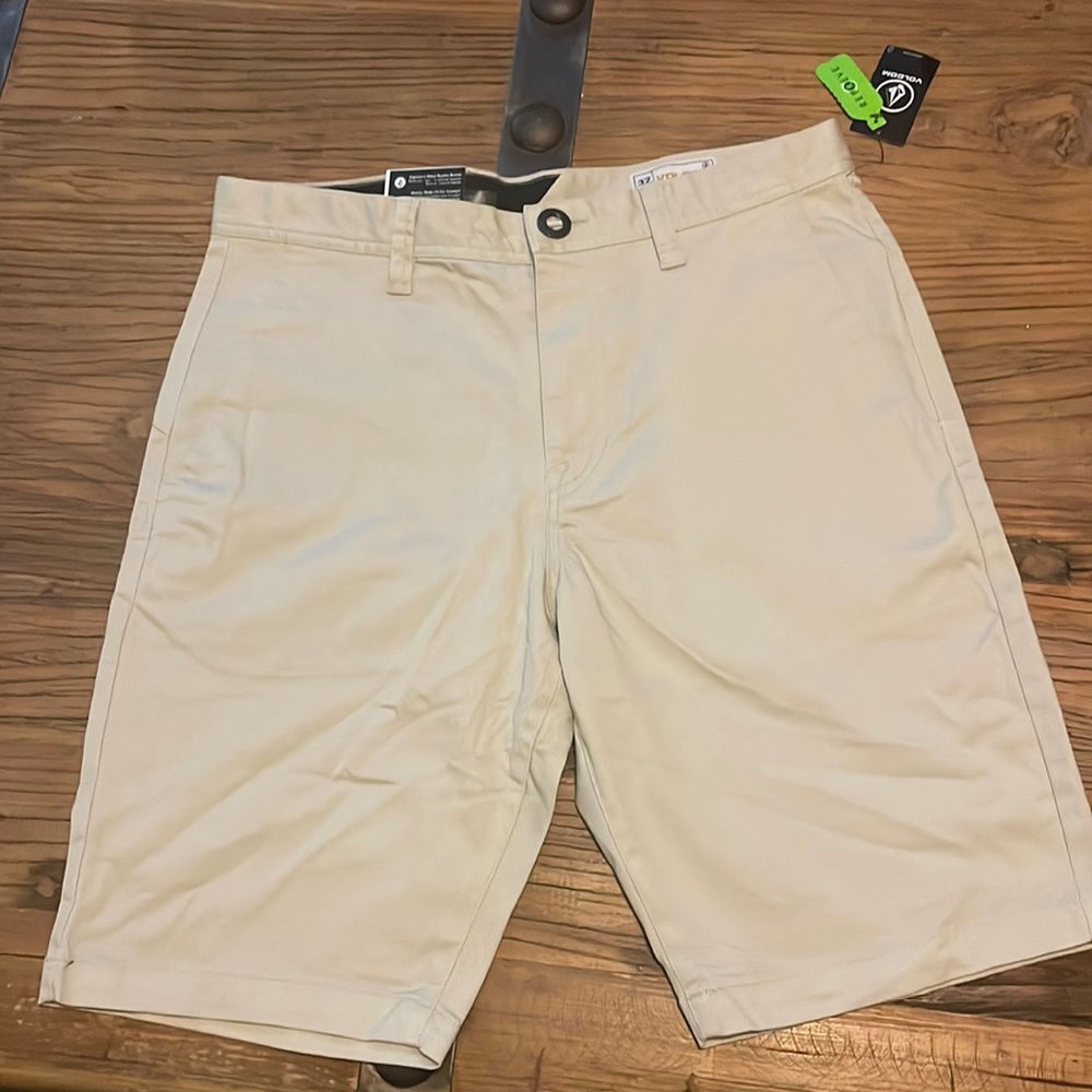 Volcom ✈️ Men’s Shorts size 32 NWT